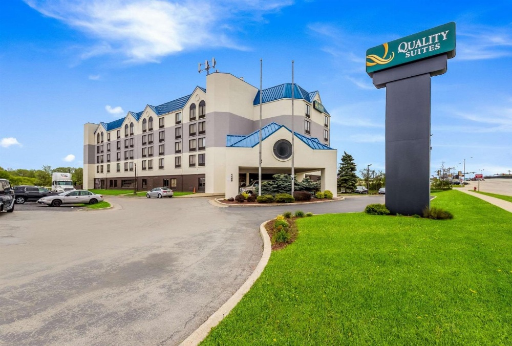 Quality Suites Milwaukee Airport Main image