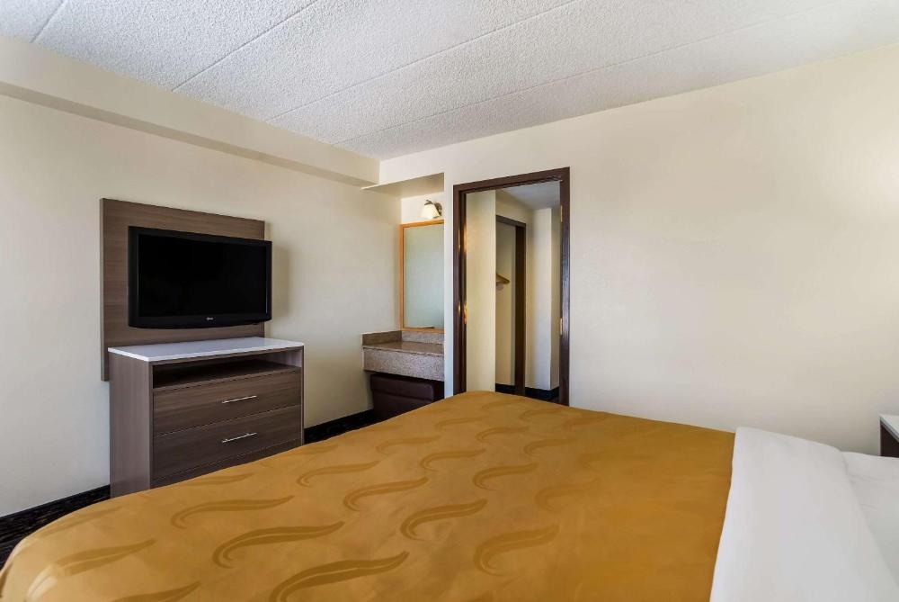 Quality Suites Milwaukee Airport